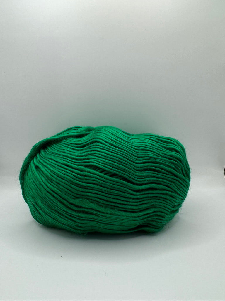 Craftytop™ Silk Yarn – Emerald Green